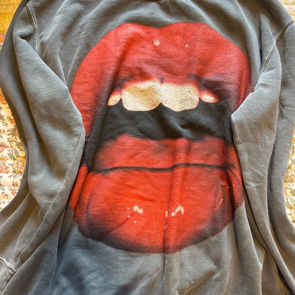 Graphic UO Sweatshirt, Red and Black!!!